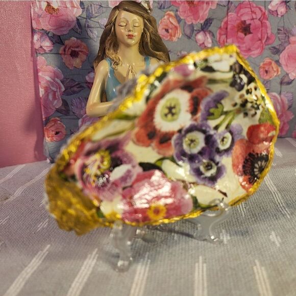 DECOUPAGE OYSTER SHELL DECOUPAGE FLOWERS TRINKET DISH ON A OYSTER SHELL - Picture 2 of 5